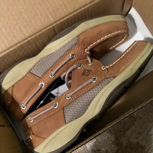 Tan Sperry boat shoes-new with tags and box. Size 8